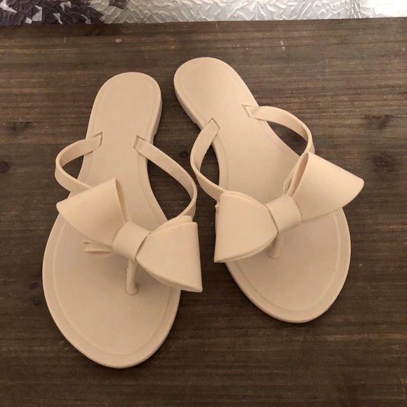 Cream Plastic Bow Sandals Flip Flops Sz 37 NWOT